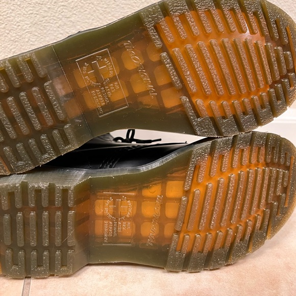 Dr. Martens Ladies 1460 Smooth Leather Boot. - Picture 5 of 5